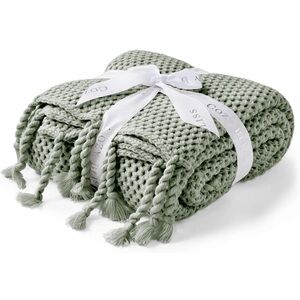 NIB Cozy Bliss Honeycomb Knit Throw Blanket in Sage Green